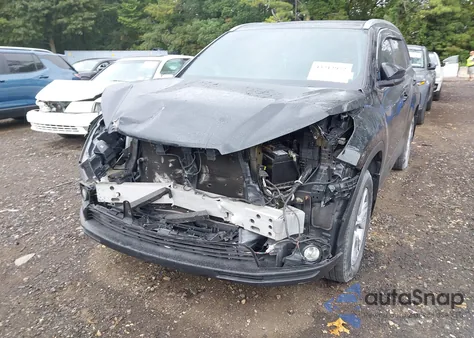 2015 Toyota Highlander Xle V6 z USA, uszkodzony, nr VIN 5TDJKRFH5FS101847